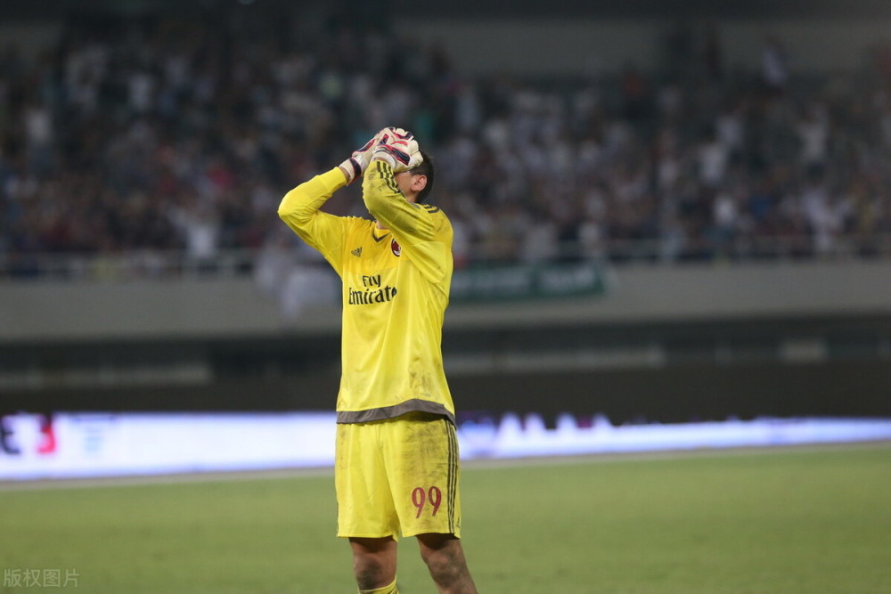 爱游戏APP-包含赛地聚焦——社区盾今晨热度飙升，AC米兰再遭质疑，球迷炸锅，赛季目标并未改变的词条