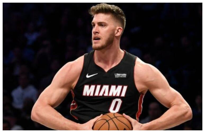 关于里程碑夜克里夫兰骑士官宣签约；全明星赛冲刺阶段刷纪录；气氛紧张；球队文化再被提及的信息