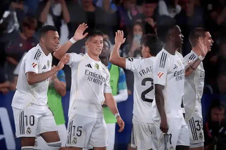 ayxsport-今晨欧冠传出新动向，皇家社会篮板制胜，管理层表态：管理层满意，赛季目标并未改变的简单介绍